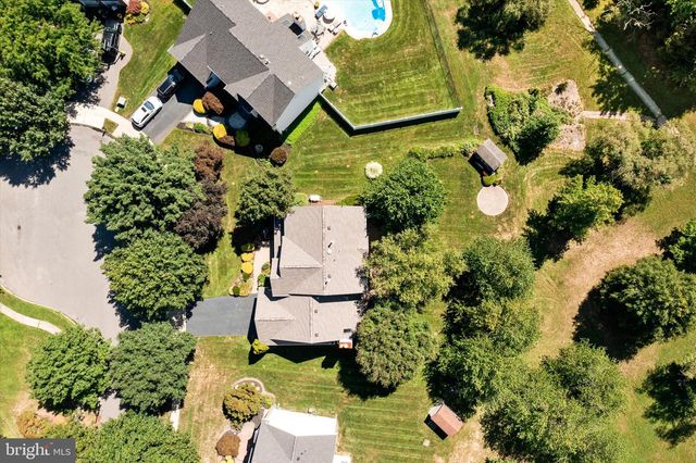 18 LOCKEWOOD LN, East Windsor, NJ 08520