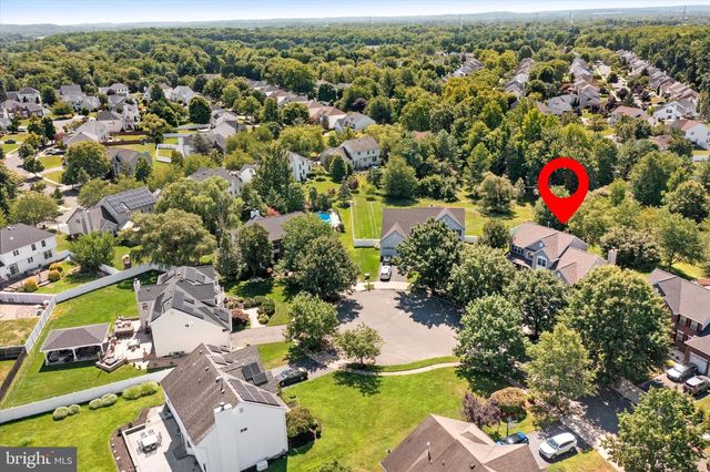 18 LOCKEWOOD LN, East Windsor, NJ 08520