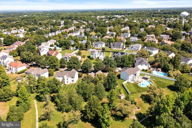 18 LOCKEWOOD LN, East Windsor, NJ 08520