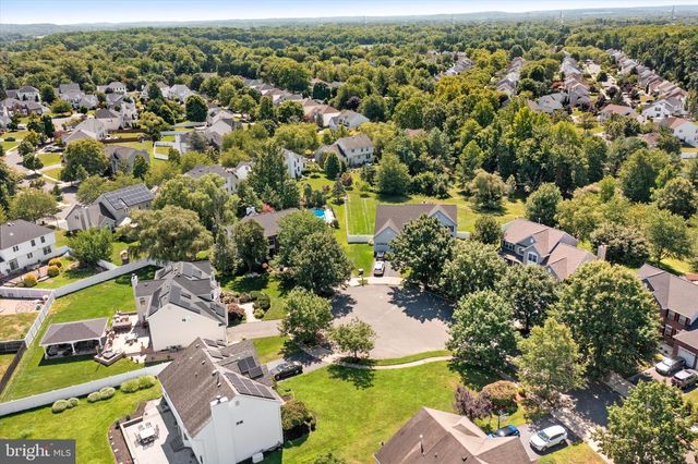 18 LOCKEWOOD LN, East Windsor, NJ 08520