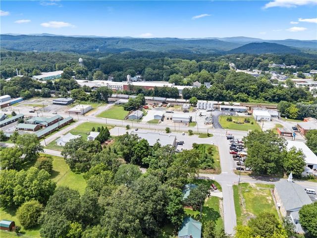 309 W Franklin Street, Toccoa, GA 30577