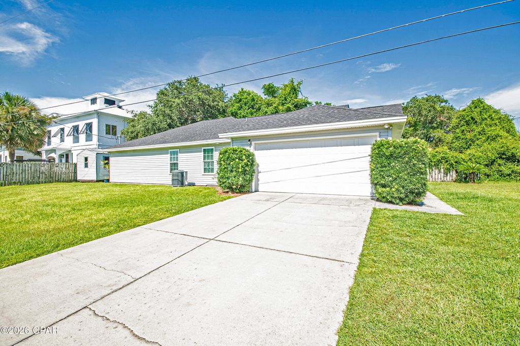 Image 44 of property listing at 22520 Hilltop Avenue, Panama City Beach, FL 32413