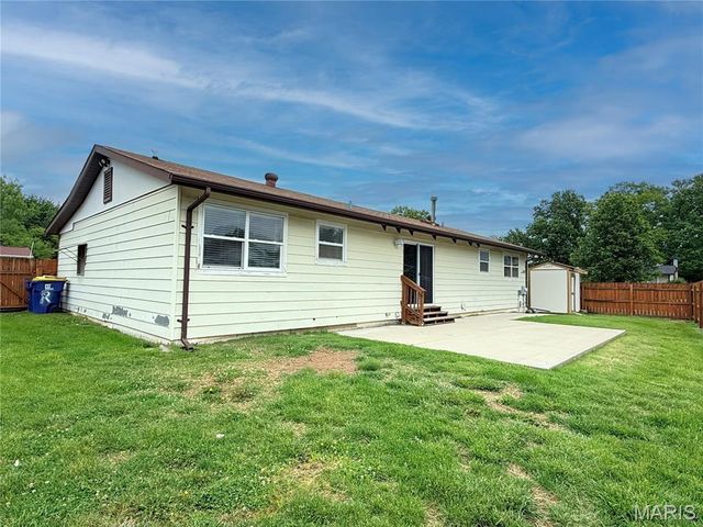 1052 Deleon Court, Fenton, MO 63026