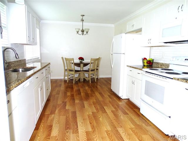 1052 Deleon Court, Fenton, MO 63026