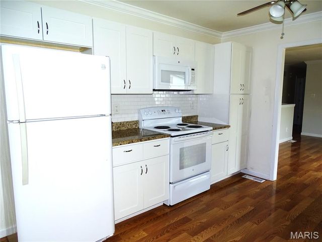1052 Deleon Court, Fenton, MO 63026