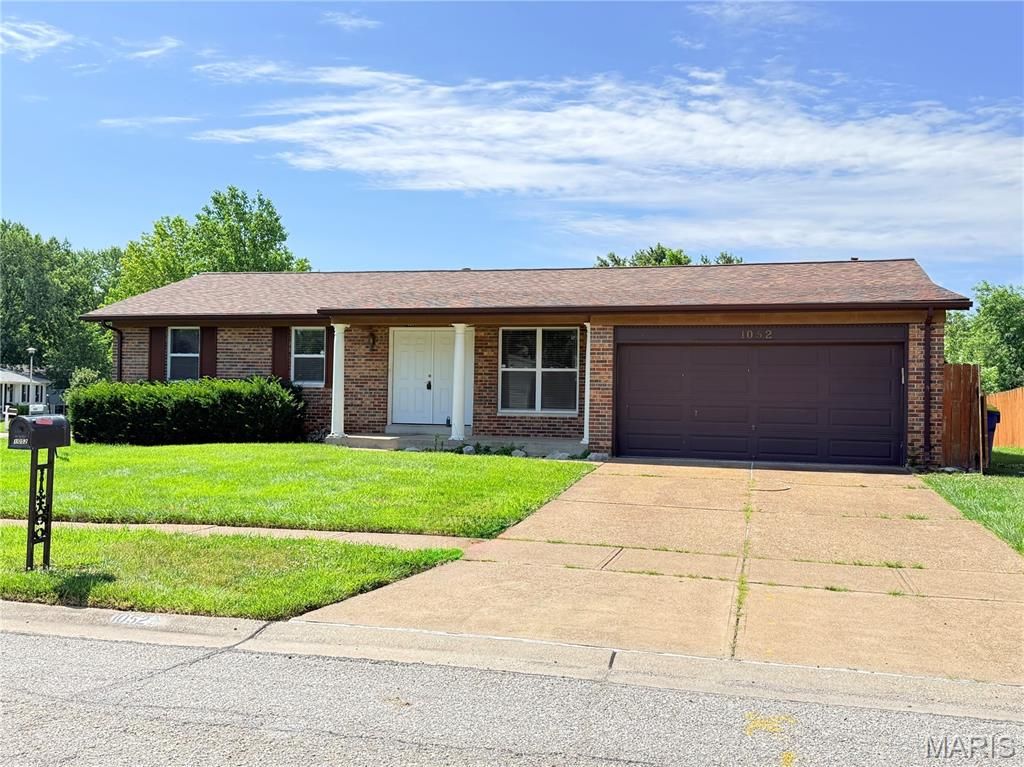 1052 Deleon Court, Fenton, MO 63026