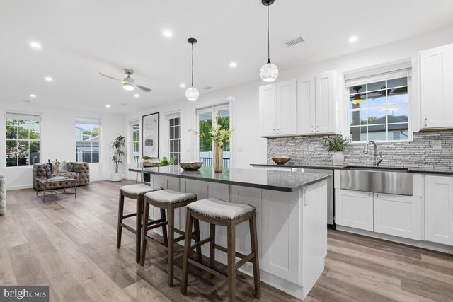 6925 BARRETT RD, Falls Church, VA 22042