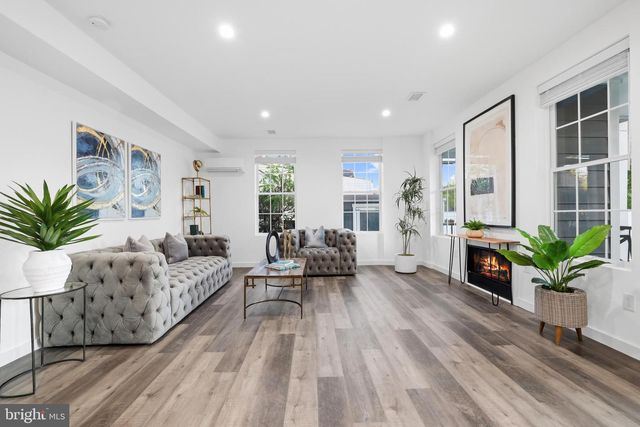 6925 BARRETT RD, Falls Church, VA 22042