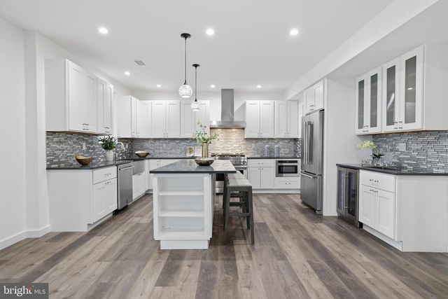 6925 BARRETT RD, Falls Church, VA 22042