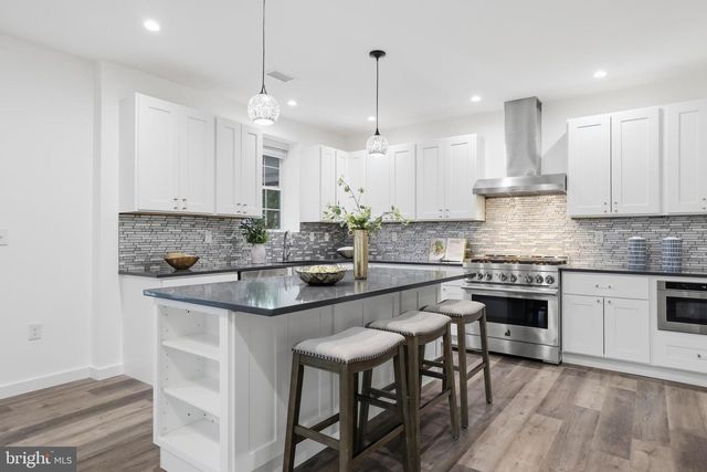6925 BARRETT RD, Falls Church, VA 22042