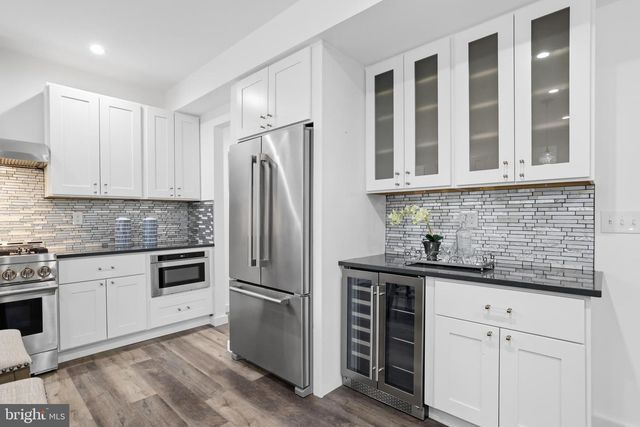 6925 BARRETT RD, Falls Church, VA 22042