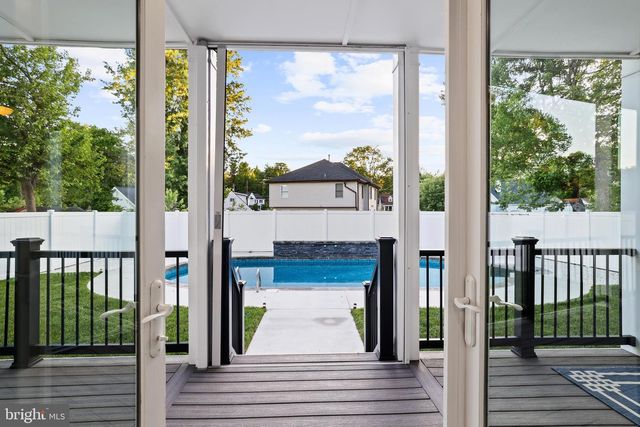 6925 BARRETT RD, Falls Church, VA 22042