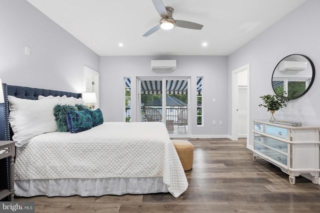 6925 BARRETT RD, Falls Church, VA 22042