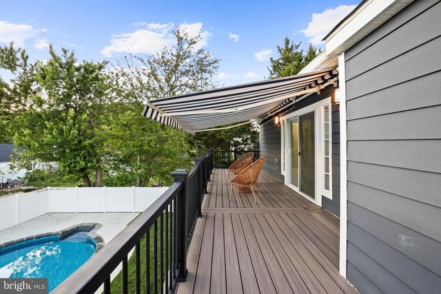 6925 BARRETT RD, Falls Church, VA 22042