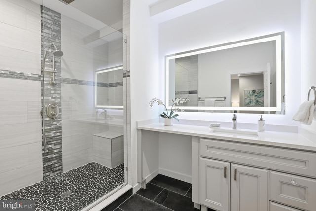 6925 BARRETT RD, Falls Church, VA 22042