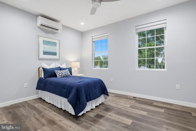 6925 BARRETT RD, Falls Church, VA 22042
