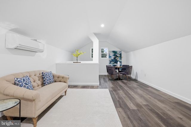 6925 BARRETT RD, Falls Church, VA 22042
