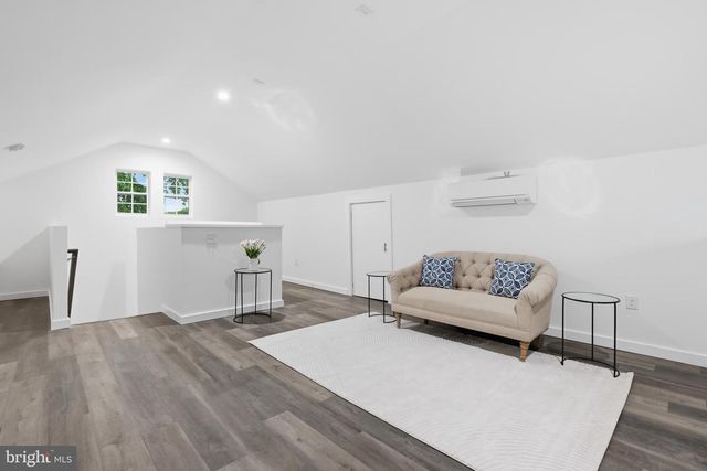 6925 BARRETT RD, Falls Church, VA 22042