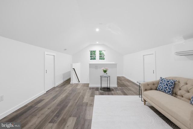 6925 BARRETT RD, Falls Church, VA 22042
