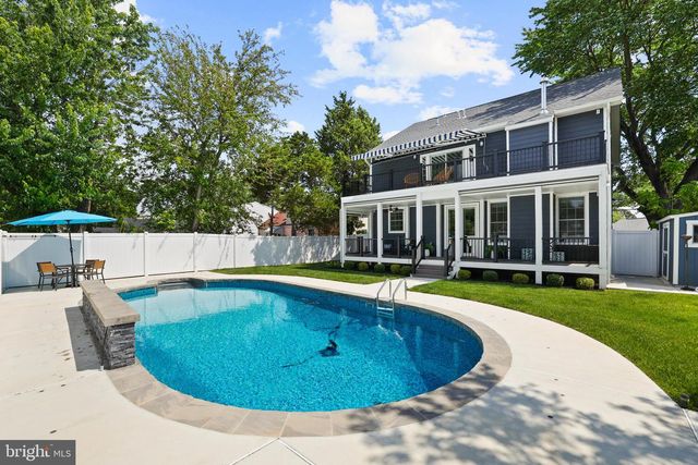 6925 BARRETT RD, Falls Church, VA 22042