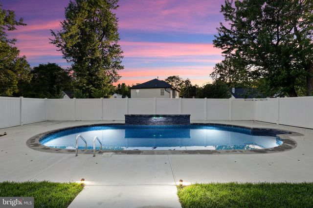 6925 BARRETT RD, Falls Church, VA 22042