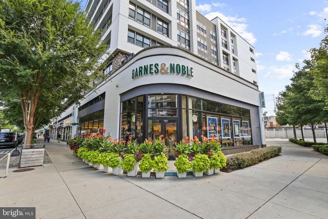 6925 BARRETT RD, Falls Church, VA 22042
