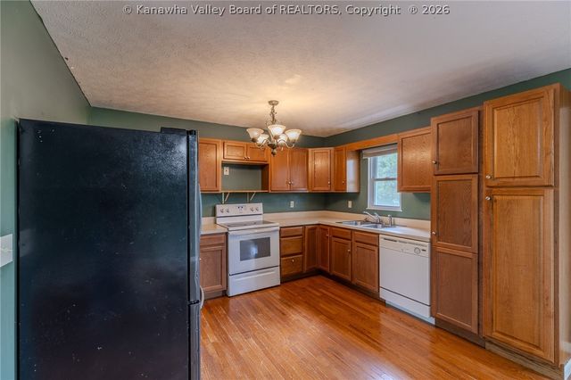 40 Wildberry Road, Charleston, WV 25312