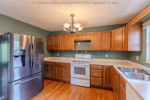 40 Wildberry Road, Charleston, WV 25312