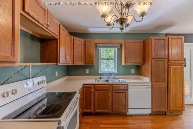 40 Wildberry Road, Charleston, WV 25312