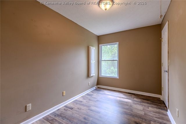 40 Wildberry Road, Charleston, WV 25312
