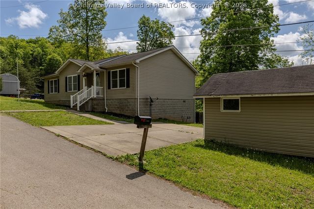 40 Wildberry Road, Charleston, WV 25312