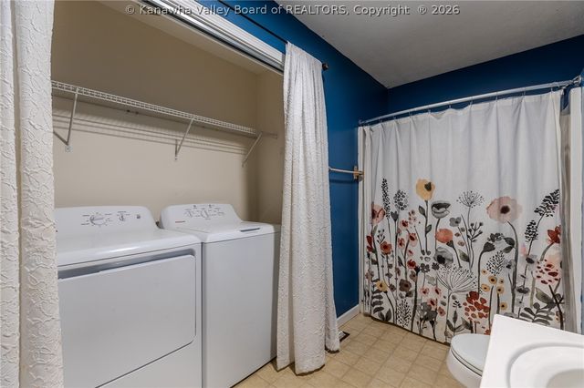 40 Wildberry Road, Charleston, WV 25312