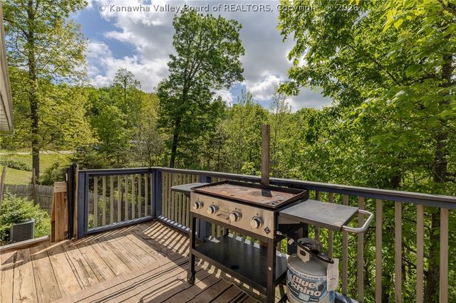 40 Wildberry Road, Charleston, WV 25312