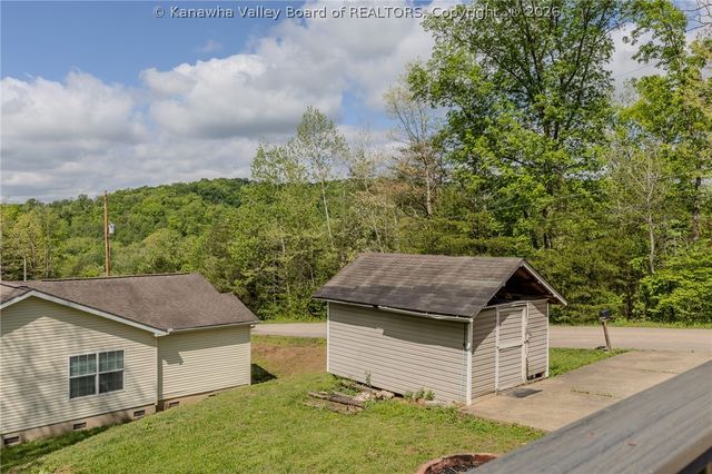 40 Wildberry Road, Charleston, WV 25312