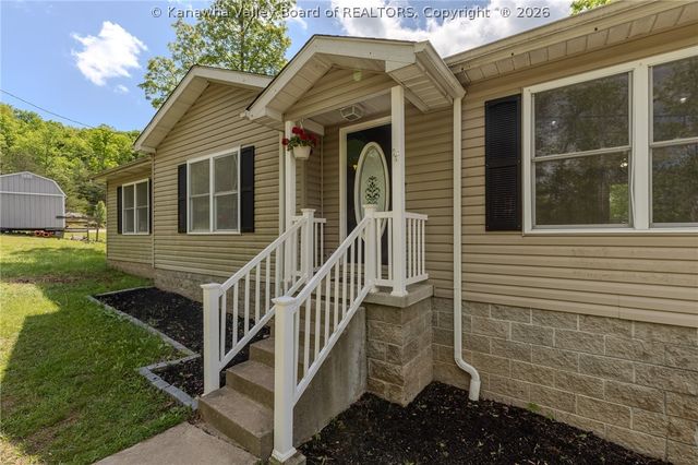 40 Wildberry Road, Charleston, WV 25312