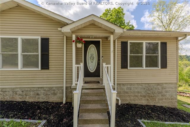 40 Wildberry Road, Charleston, WV 25312