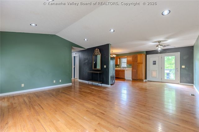 40 Wildberry Road, Charleston, WV 25312