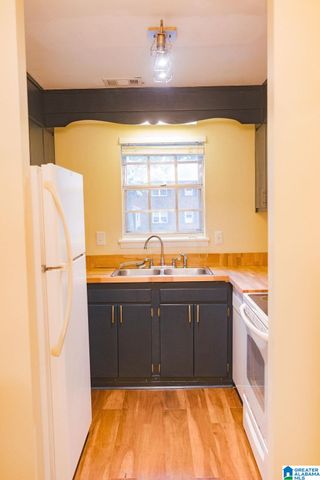 2053 Montreat Cir Apt D, Vestavia Hills, AL 35216