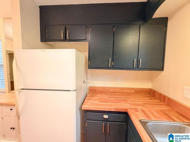 2053 Montreat Cir Apt D, Vestavia Hills, AL 35216