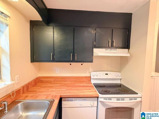 2053 Montreat Cir Apt D, Vestavia Hills, AL 35216