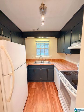 2053 Montreat Cir Apt D, Vestavia Hills, AL 35216