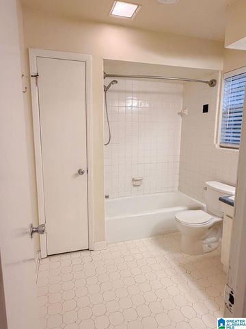 2053 Montreat Cir Apt D, Vestavia Hills, AL 35216
