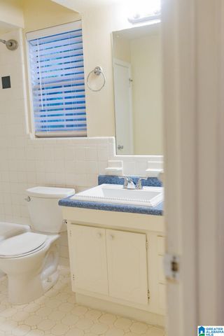 2053 Montreat Cir Apt D, Vestavia Hills, AL 35216
