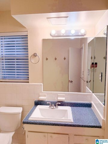 2053 Montreat Cir Apt D, Vestavia Hills, AL 35216
