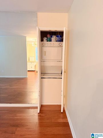 2053 Montreat Cir Apt D, Vestavia Hills, AL 35216