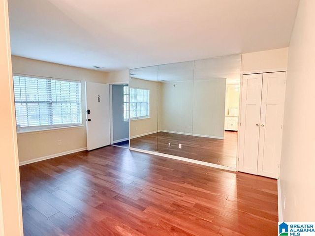 2053 Montreat Cir Apt D, Vestavia Hills, AL 35216