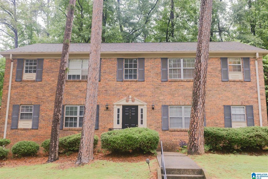 2053 Montreat Cir Apt D, Vestavia Hills, AL 35216