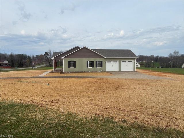 621 W Atkins Street, Dobson, NC 27017