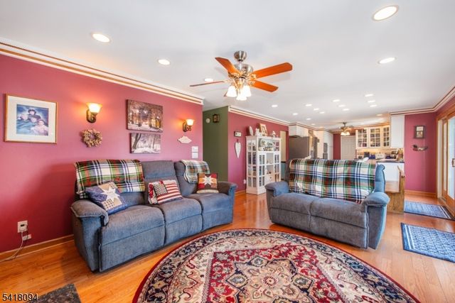 9 Mcatee Ln, Wanaque Boro, NJ 07465