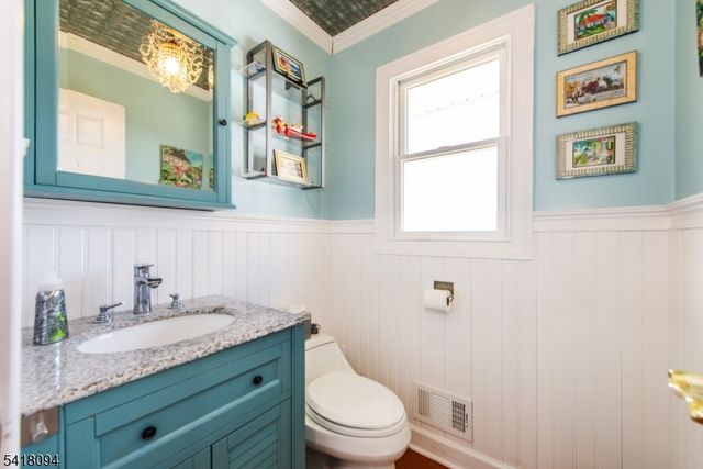 9 Mcatee Ln, Wanaque Boro, NJ 07465